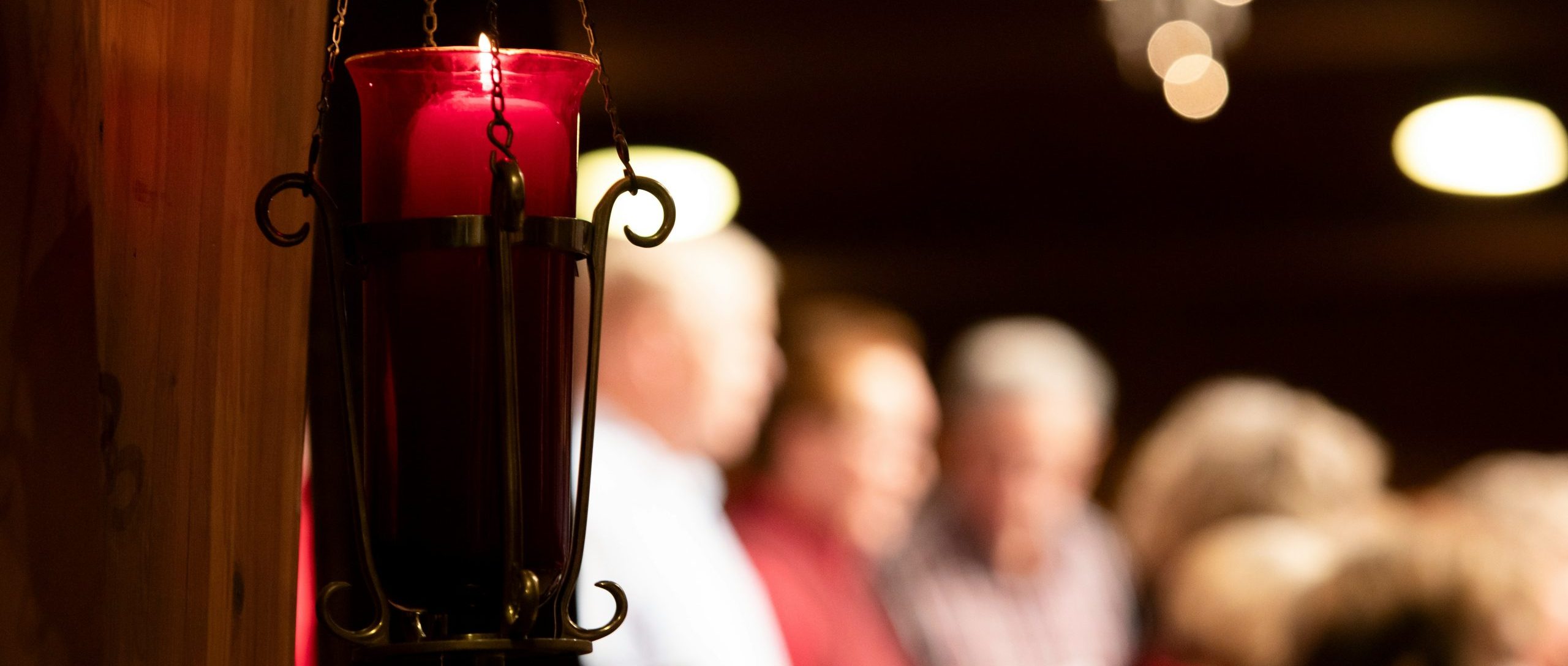 choir seen in candle light, photo by Kati Hoehl